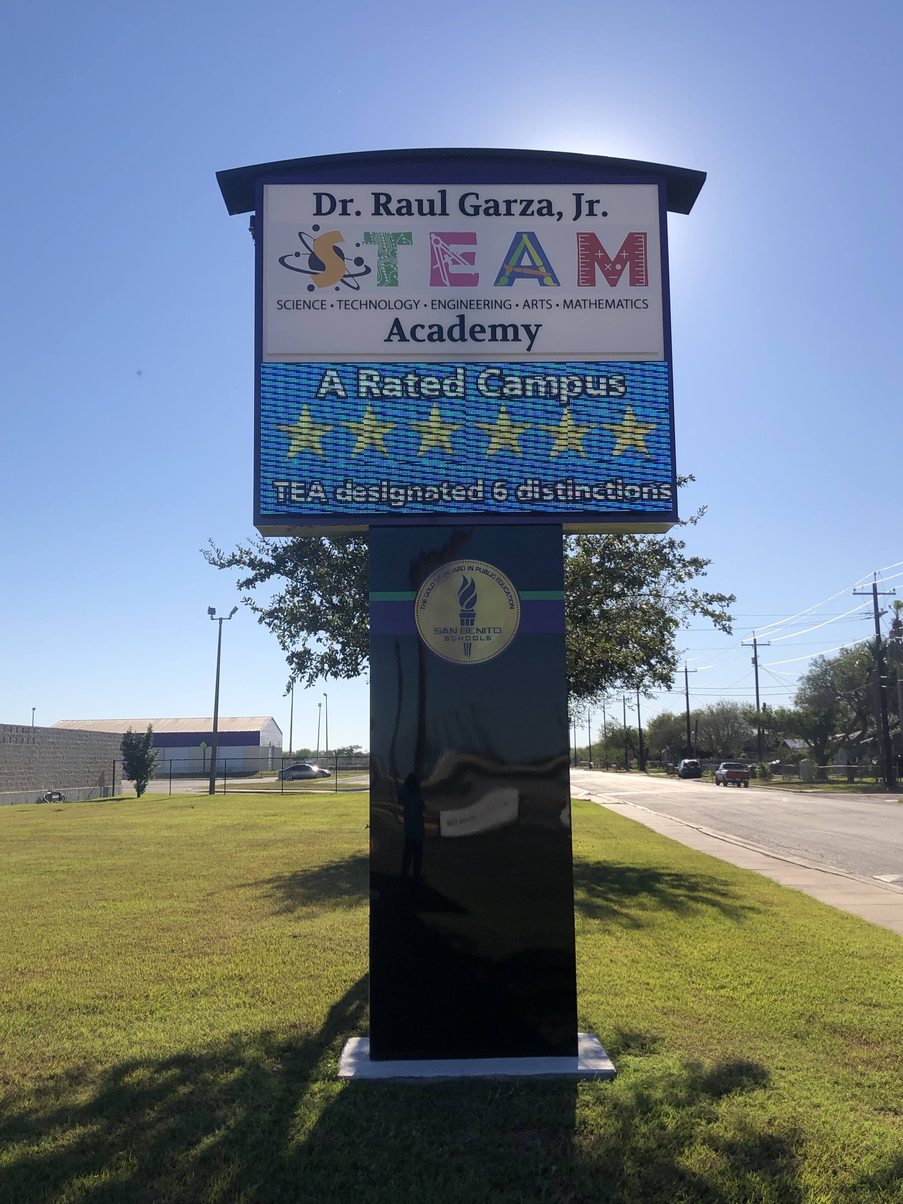 Implemented a digital signage solution to celebrate Dr. Raul Garza, Jr. STEAM Academy's outstanding academic achievements.